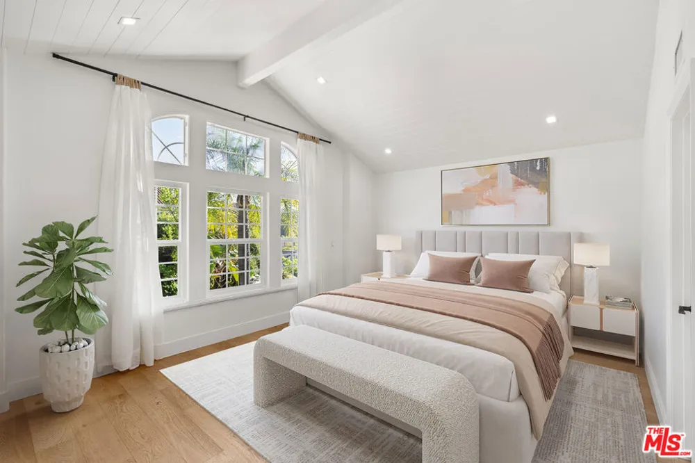 22137 Cairnloch Street Calabasas, CA 91302