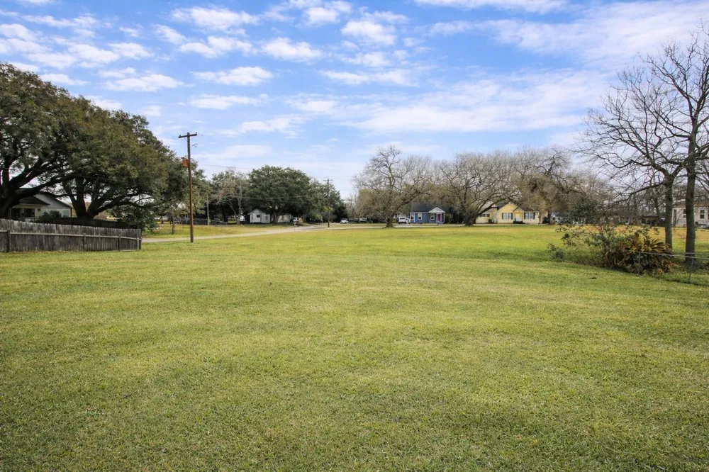 716 Olive Street Wharton, TX 77488