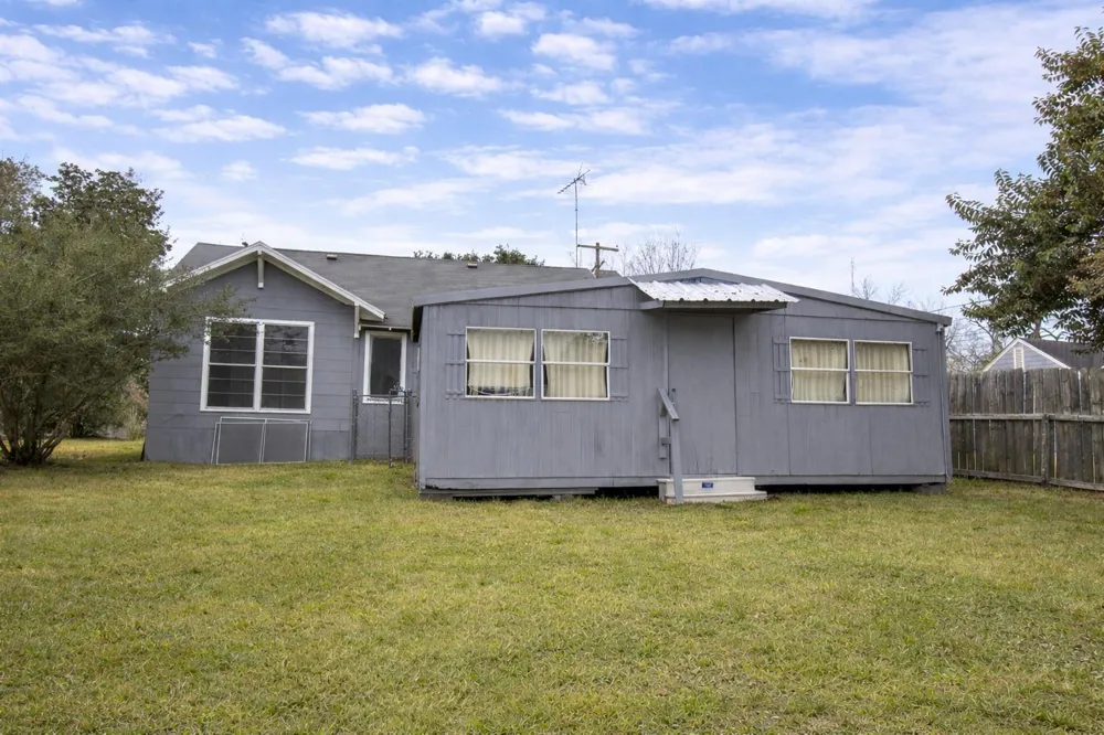 716 Olive Street Wharton, TX 77488