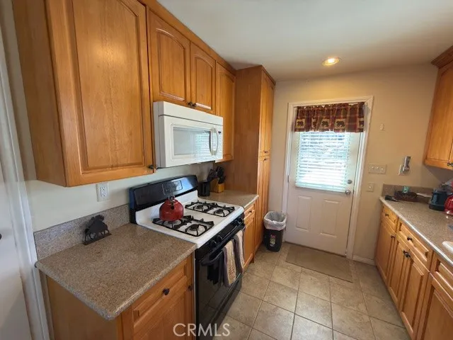 32983 Canyon Green Valley Lake, CA 92341