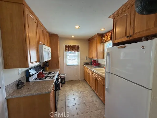 32983 Canyon Green Valley Lake, CA 92341
