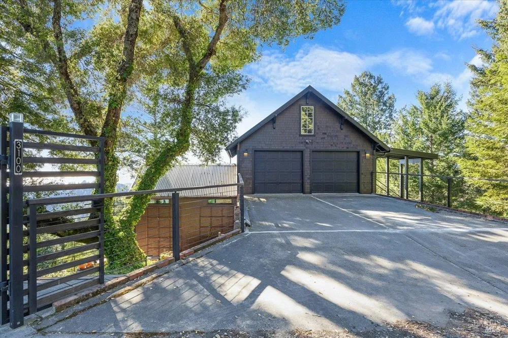 3100 Muniz Ranch Road Jenner, CA 95450