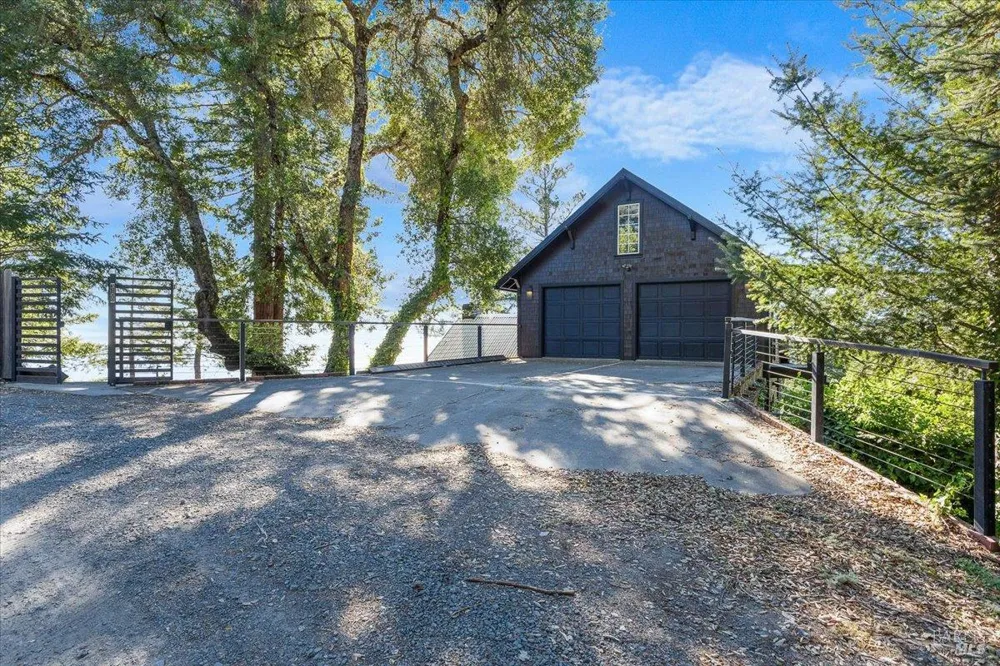 3100 Muniz Ranch Road Jenner, CA 95450