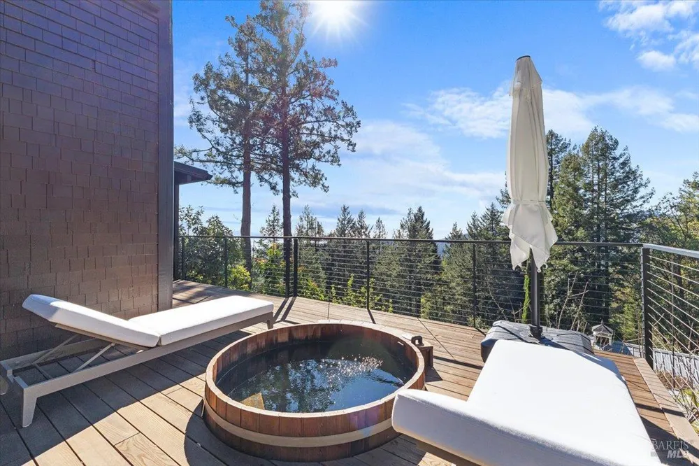 3100 Muniz Ranch Road Jenner, CA 95450