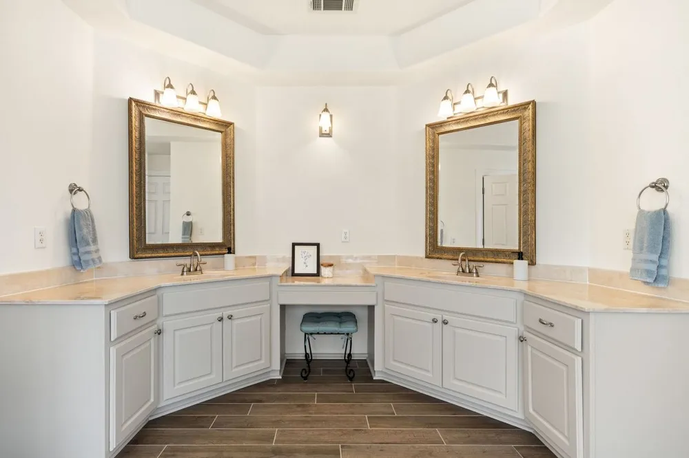 744 W Bartlett Drive Buda, TX 78610