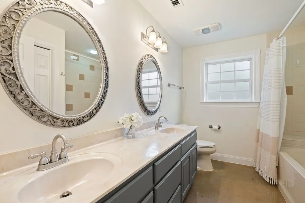 744 W Bartlett Drive Buda, TX 78610