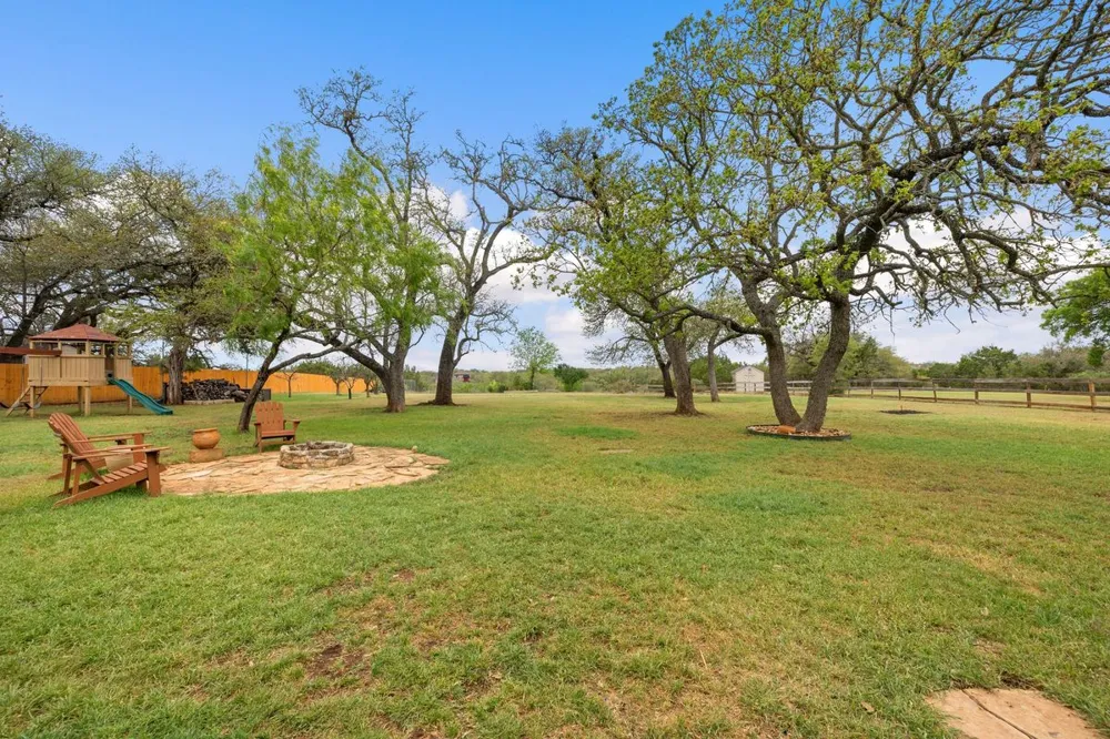 744 W Bartlett Drive Buda, TX 78610