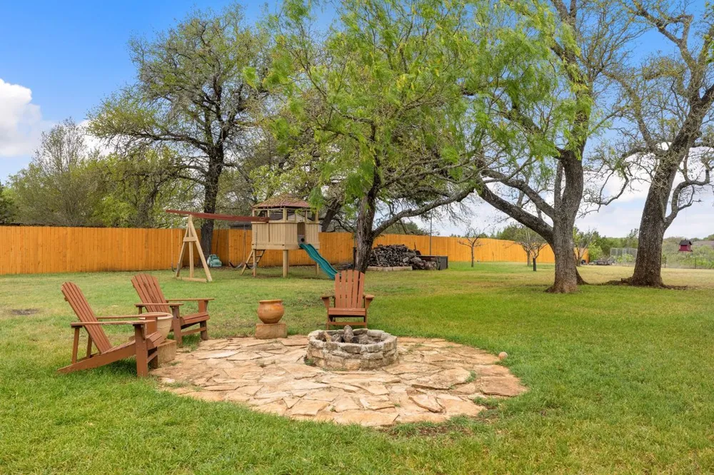 744 W Bartlett Drive Buda, TX 78610