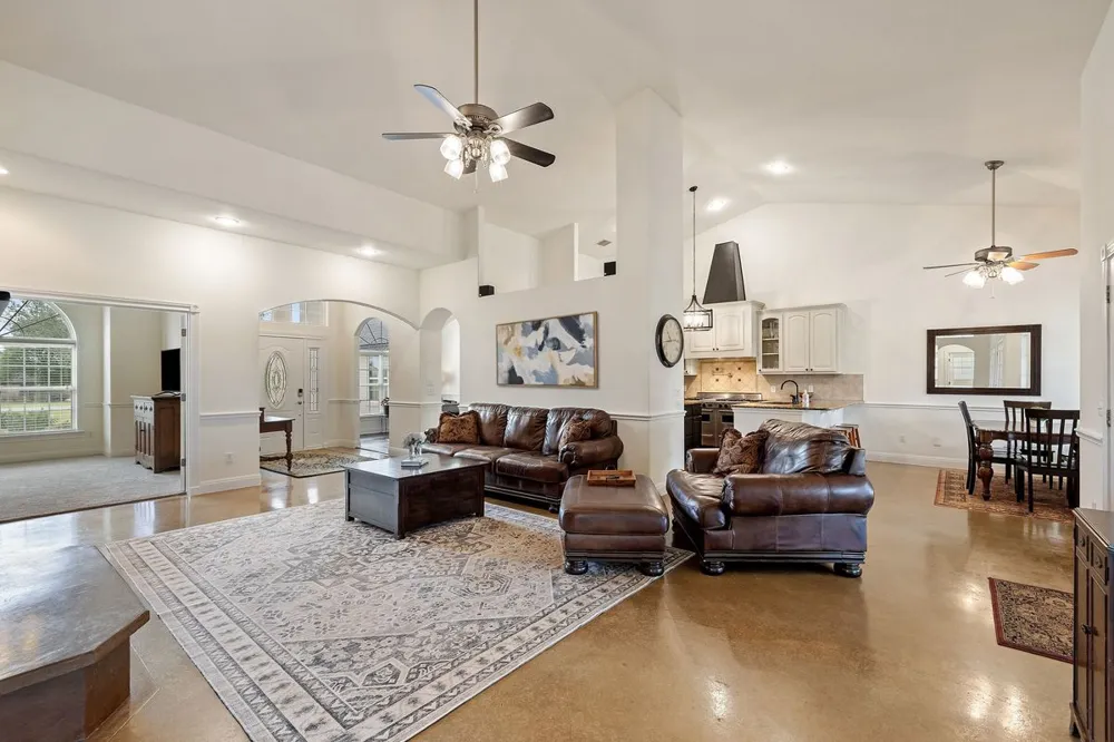 744 W Bartlett Drive Buda, TX 78610