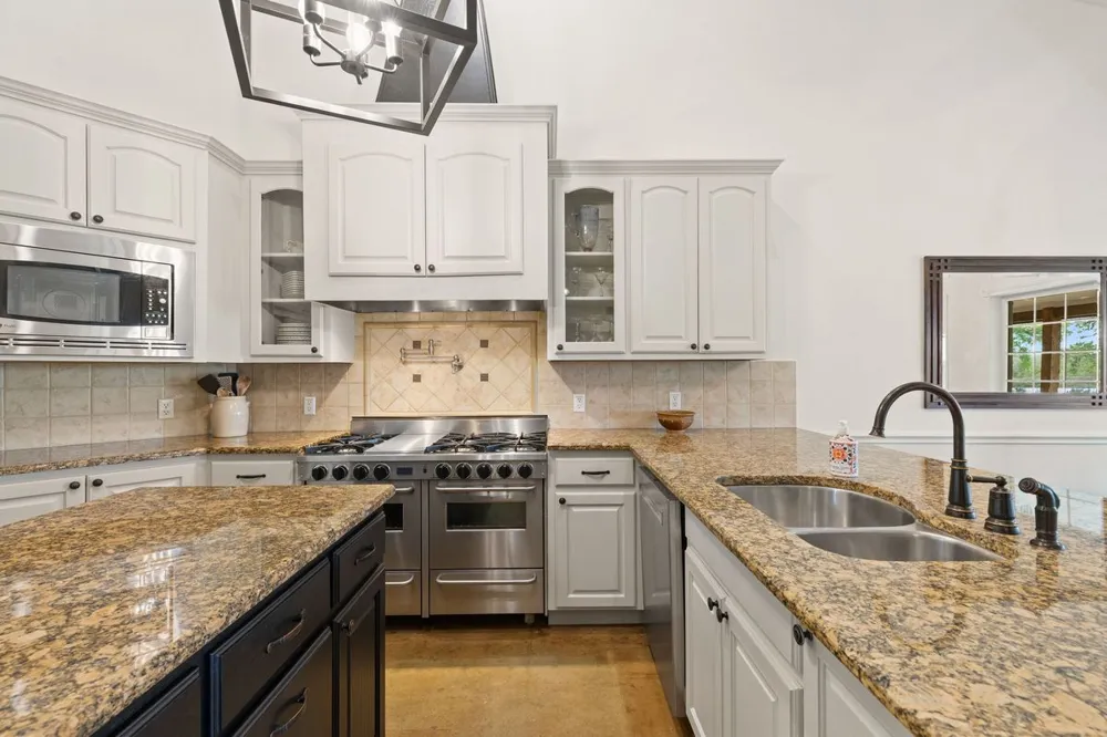 744 W Bartlett Drive Buda, TX 78610