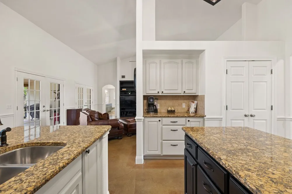 744 W Bartlett Drive Buda, TX 78610