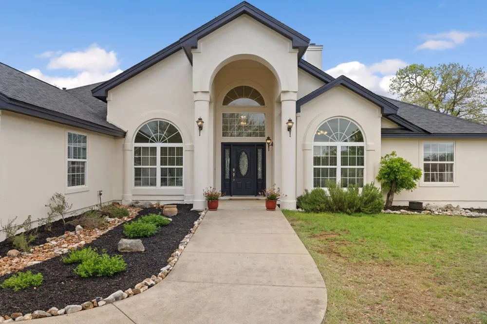 744 W Bartlett Drive Buda, TX 78610