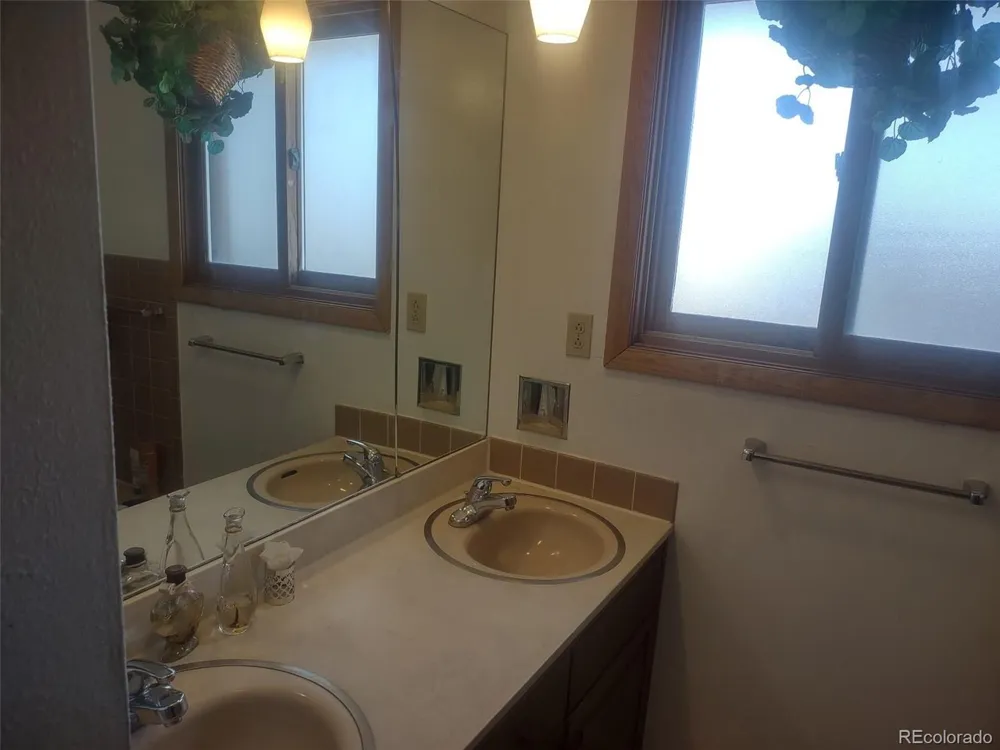 50 Paradise Drive Burlington, CO 80807
