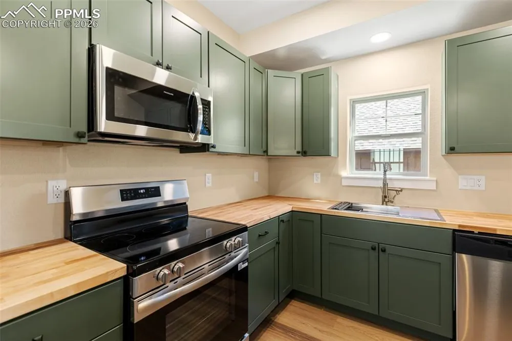 207 W Womack Avenue Cripple Creek, CO 80813