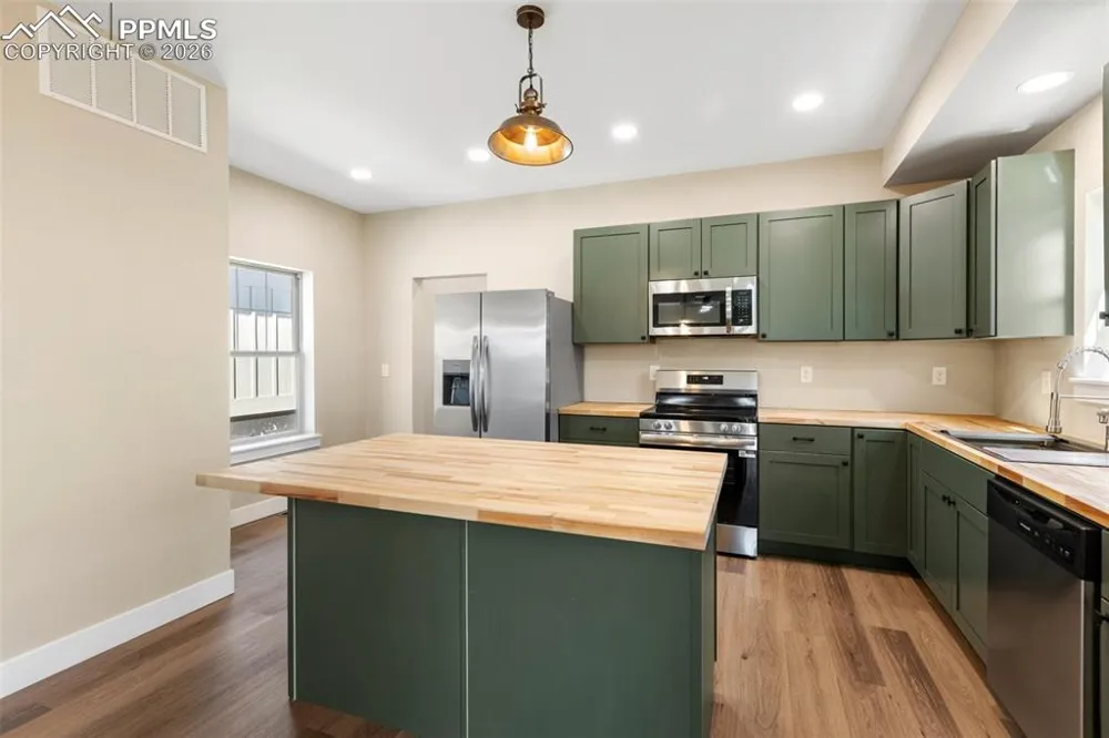 207 W Womack Avenue Cripple Creek, CO 80813