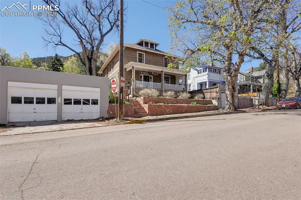 819 Duclo Avenue Manitou Springs, CO 80829