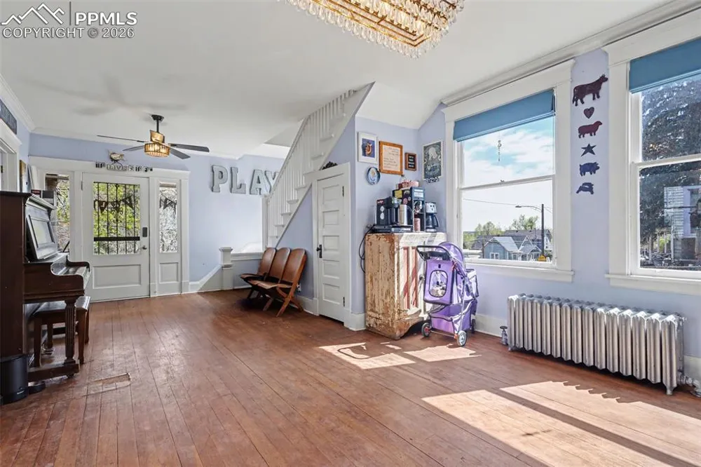 819 Duclo Avenue Manitou Springs, CO 80829