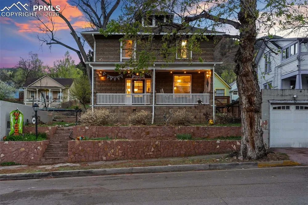 819 Duclo Avenue Manitou Springs, CO 80829