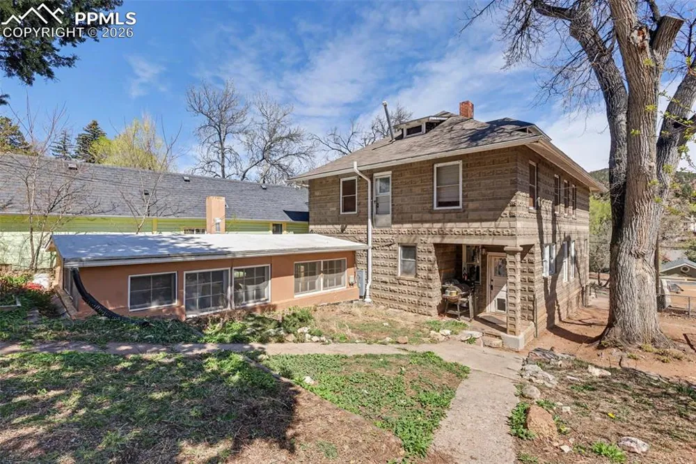 819 Duclo Avenue Manitou Springs, CO 80829