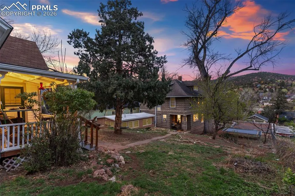 819 Duclo Avenue Manitou Springs, CO 80829