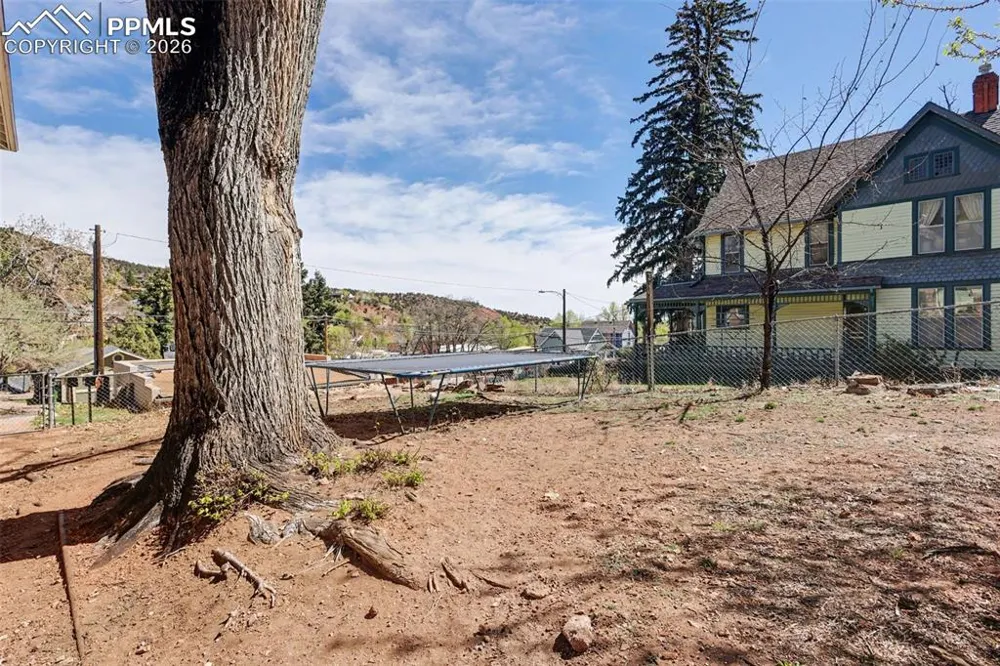 819 Duclo Avenue Manitou Springs, CO 80829