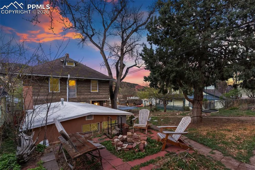 819 Duclo Avenue Manitou Springs, CO 80829