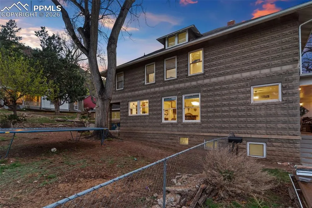 819 Duclo Avenue Manitou Springs, CO 80829