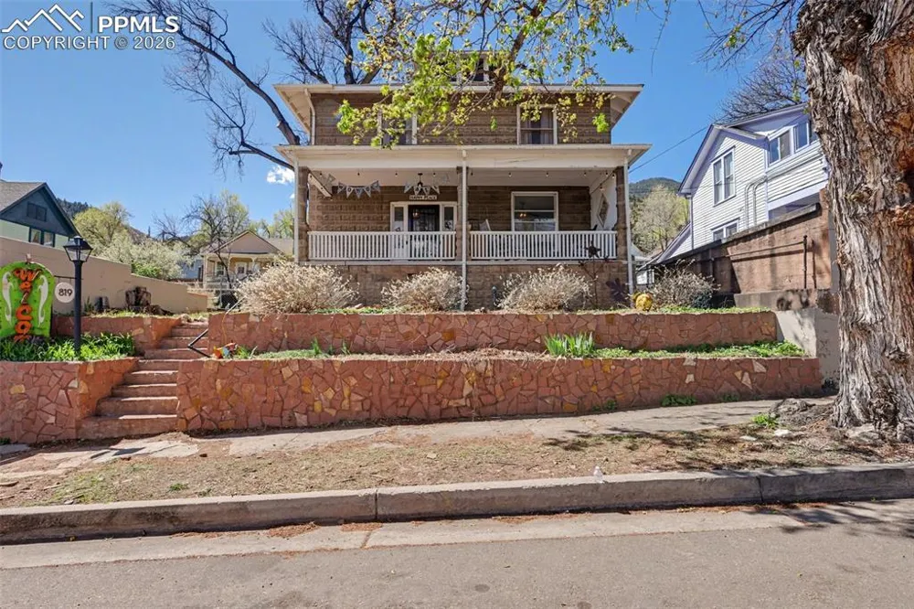 819 Duclo Avenue Manitou Springs, CO 80829