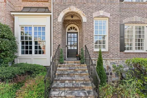 594 Parkside Village Way NW