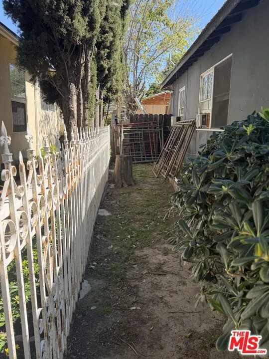 6250 Halbrent Avenue Van Nuys, CA 91411