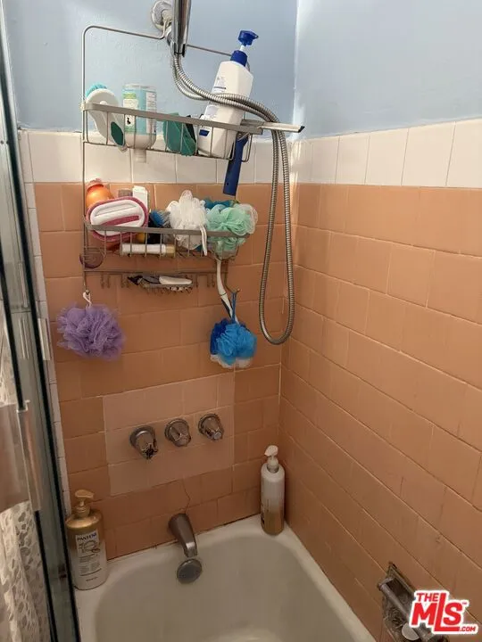 6250 Halbrent Avenue Van Nuys, CA 91411