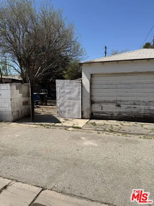 6250 Halbrent Avenue Van Nuys, CA 91411