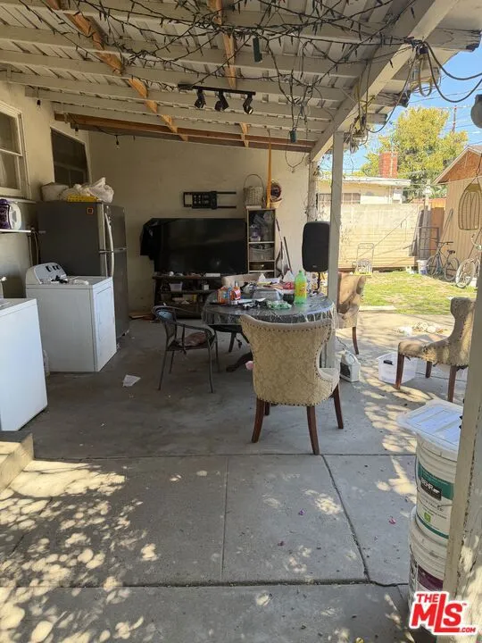 6250 Halbrent Avenue Van Nuys, CA 91411