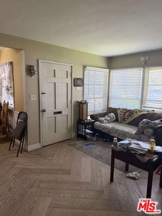 6250 Halbrent Avenue Van Nuys, CA 91411