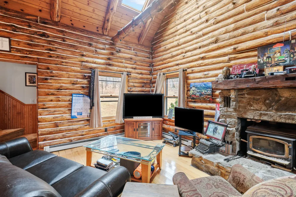294 Comfort Trail Montgomery, NY 12549