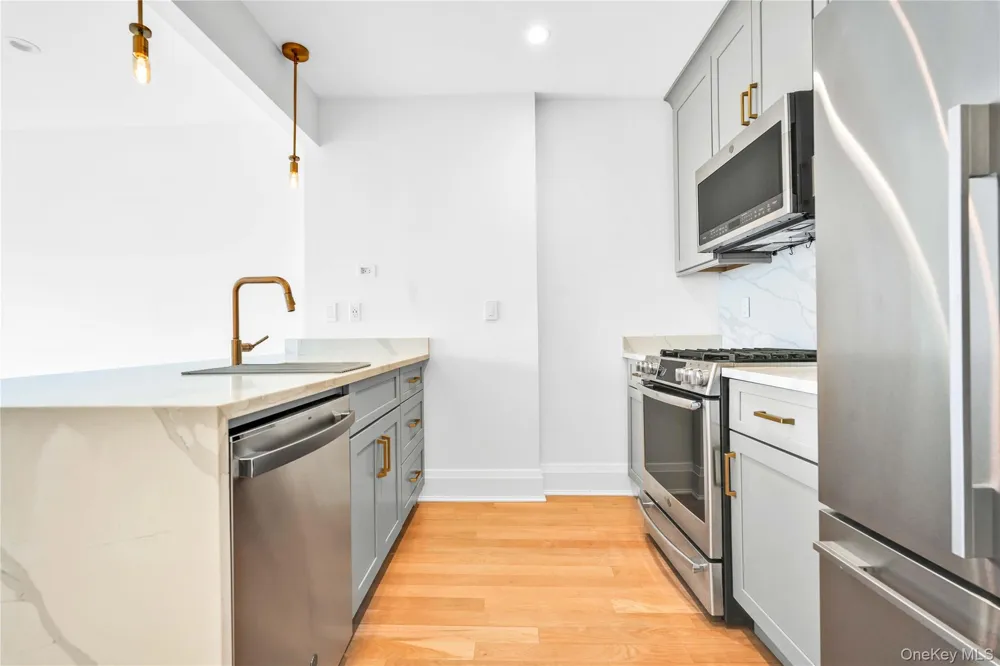 2343 31st Road #3B Astoria, NY 11106
