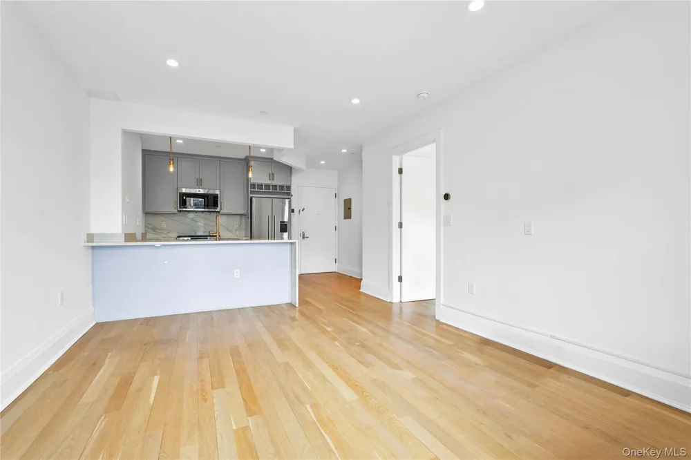 2343 31st Road #3B Astoria, NY 11106