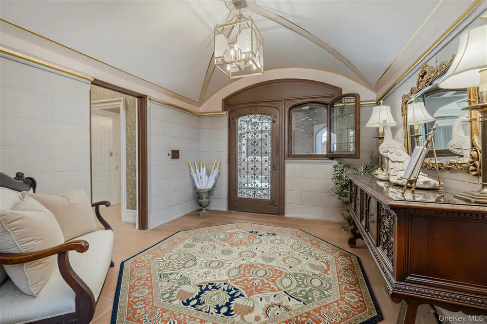 31 Fort Hill Drive Lloyd Neck, NY 11743