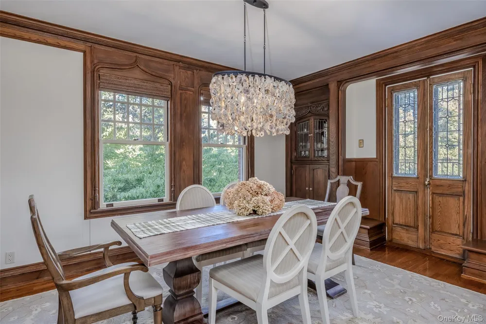 31 Fort Hill Drive Lloyd Neck, NY 11743