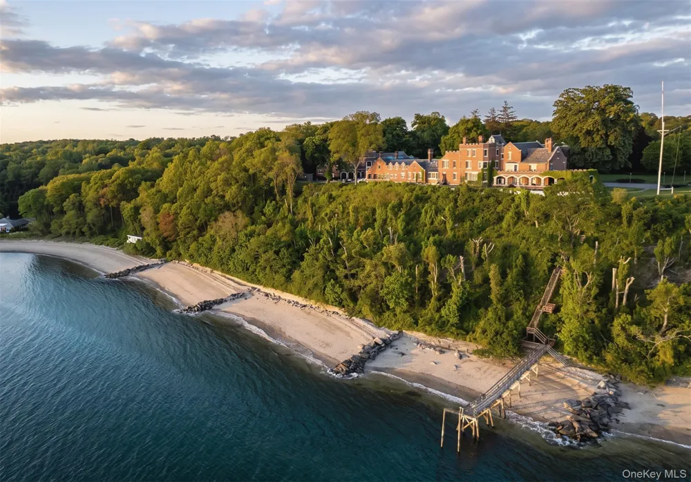 31 Fort Hill Drive Lloyd Neck, NY 11743