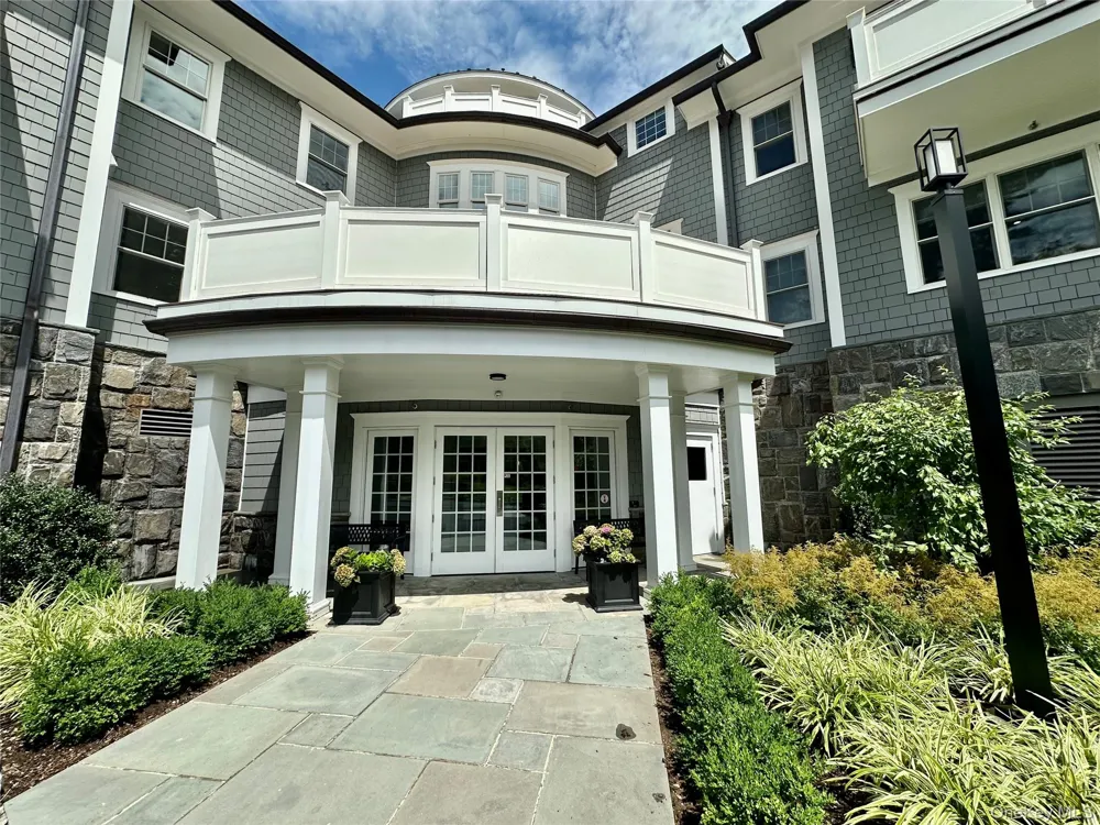 585 Main St #1A Armonk, NY 10504