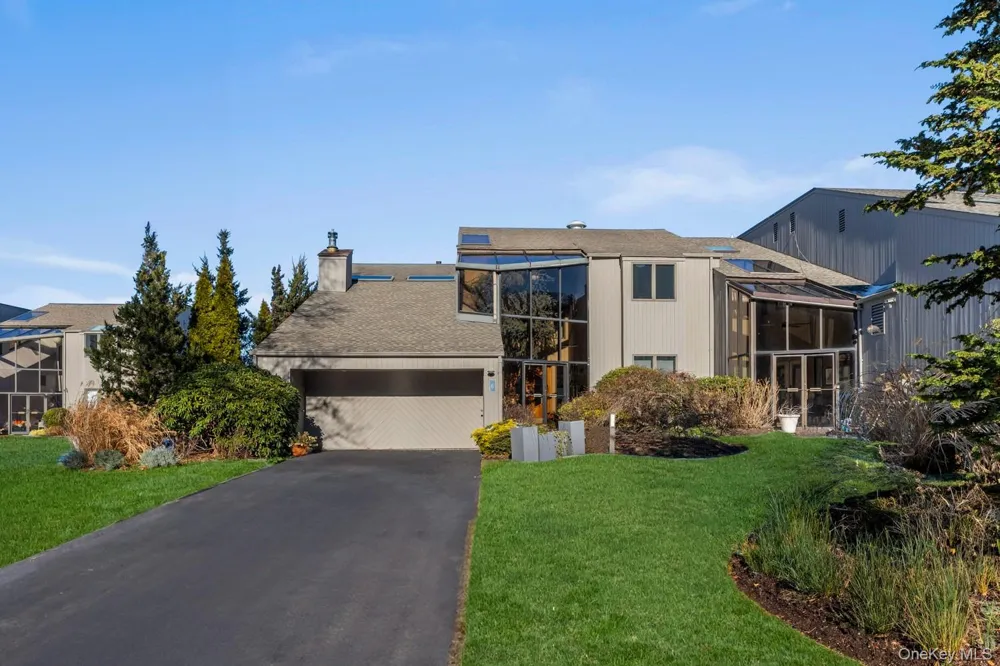 6 Lady Janes Way Northport, NY 11768