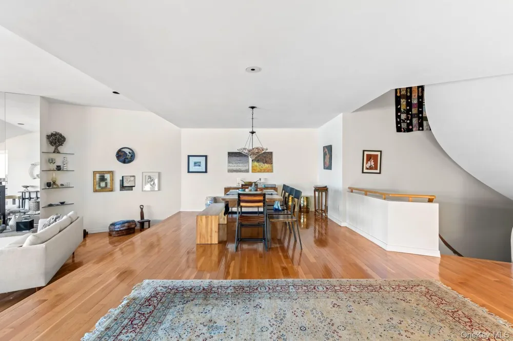 6 Lady Janes Way Northport, NY 11768