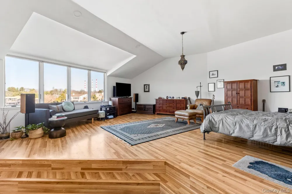 6 Lady Janes Way Northport, NY 11768