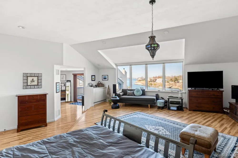 6 Lady Janes Way Northport, NY 11768