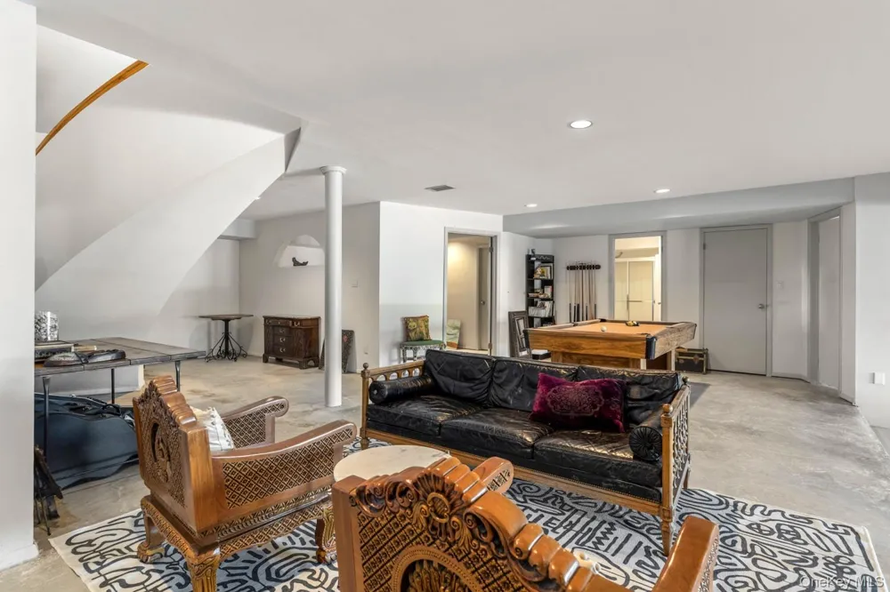 6 Lady Janes Way Northport, NY 11768