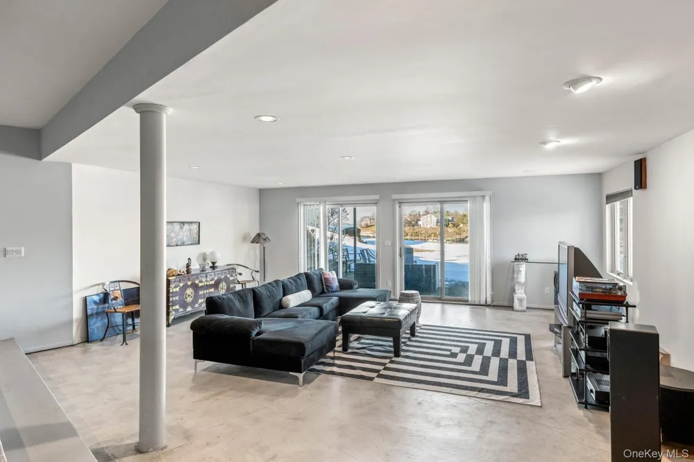 6 Lady Janes Way Northport, NY 11768