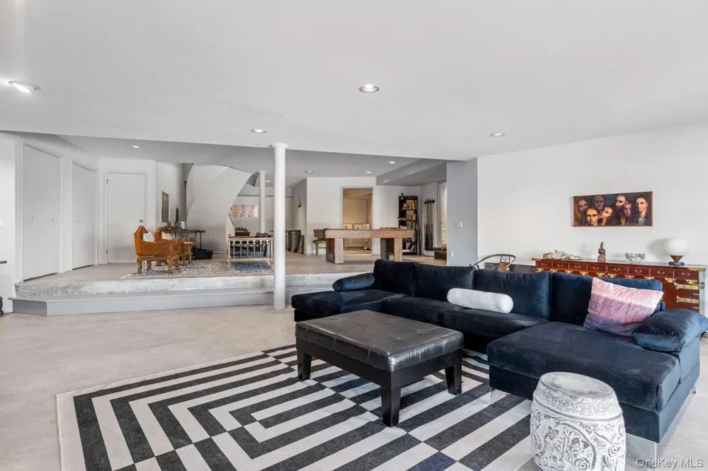 6 Lady Janes Way Northport, NY 11768