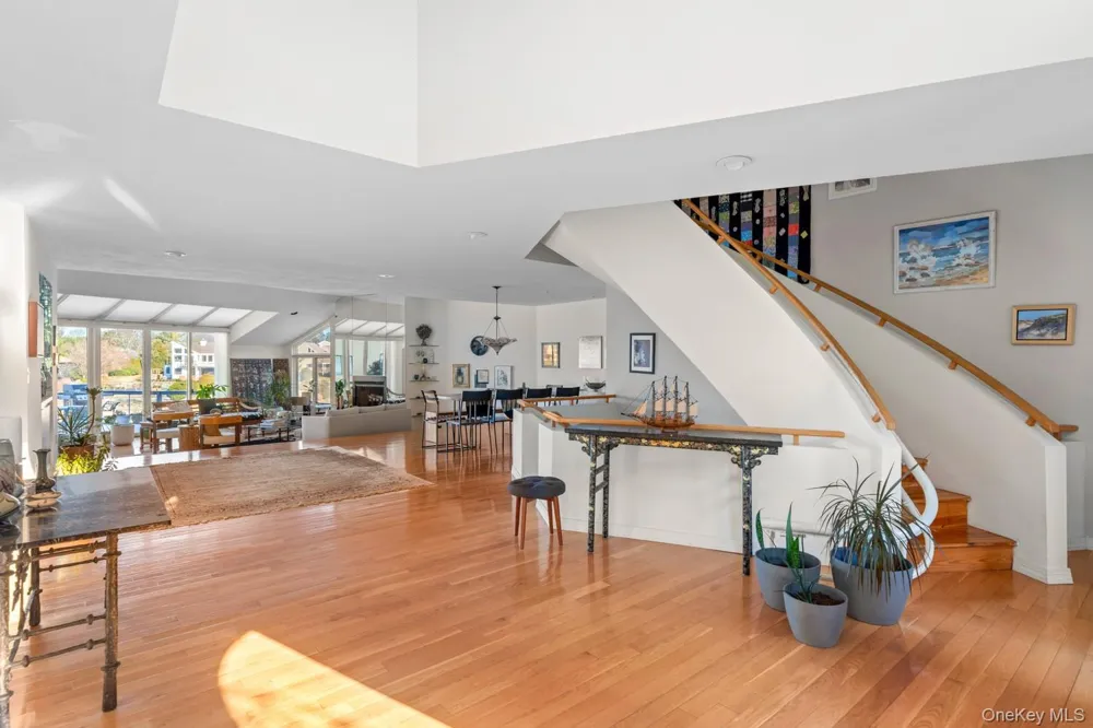 6 Lady Janes Way Northport, NY 11768