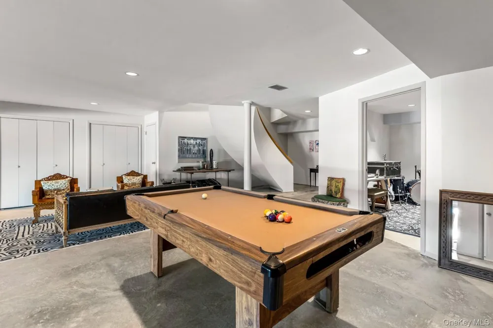 6 Lady Janes Way Northport, NY 11768